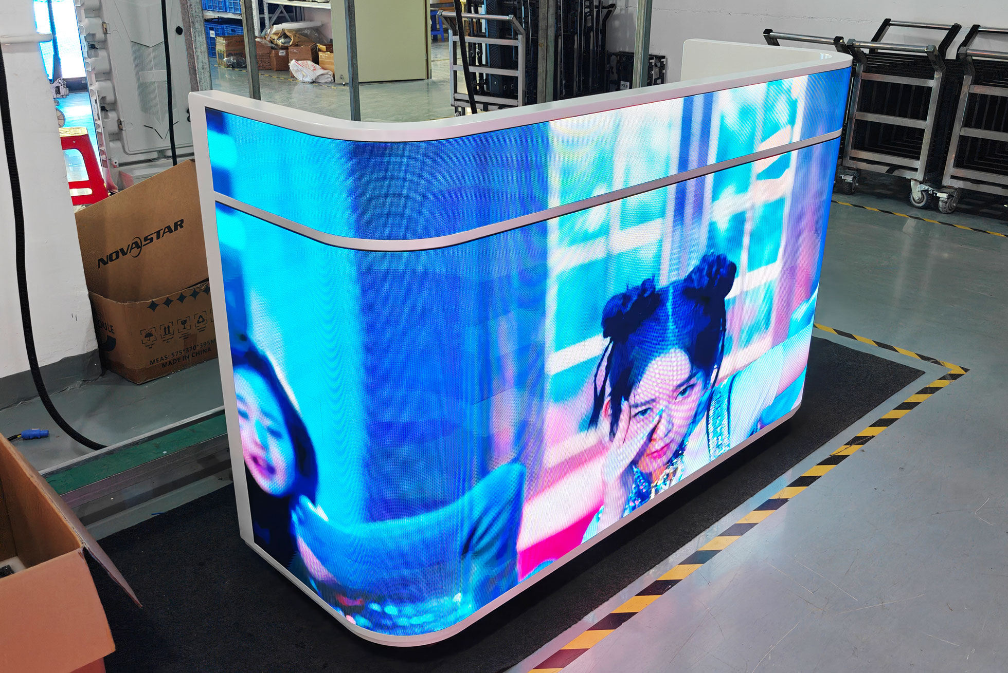 商业款 2 LED Display Manufacturer in China HonghaiLED Front Desk LED Display