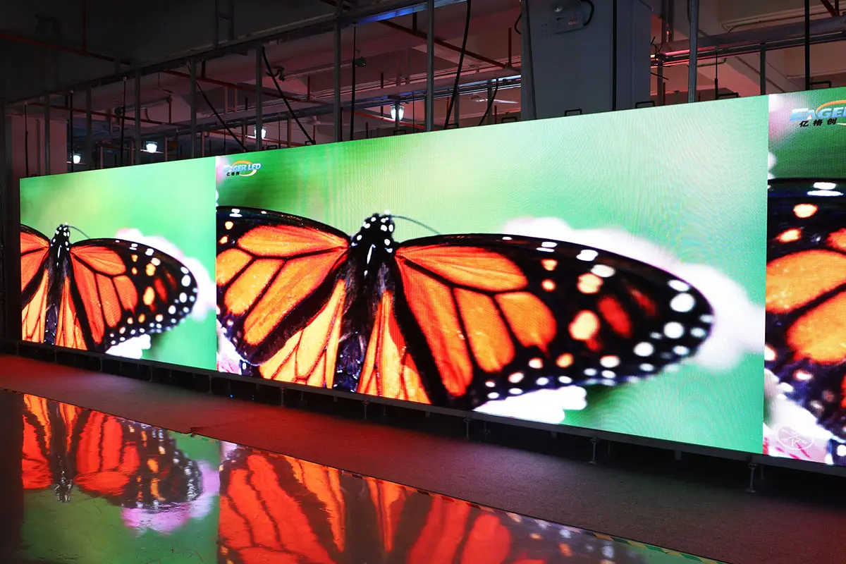 HH1000C6 outdoor LED displays aging test