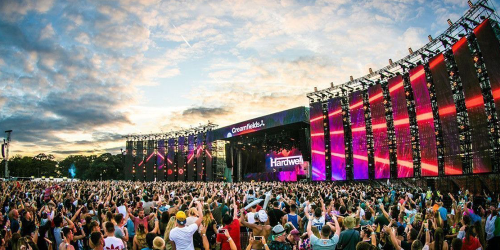Large-scale concert stage LED wall driven by a NovaStar MCTRL1600 4K display controller